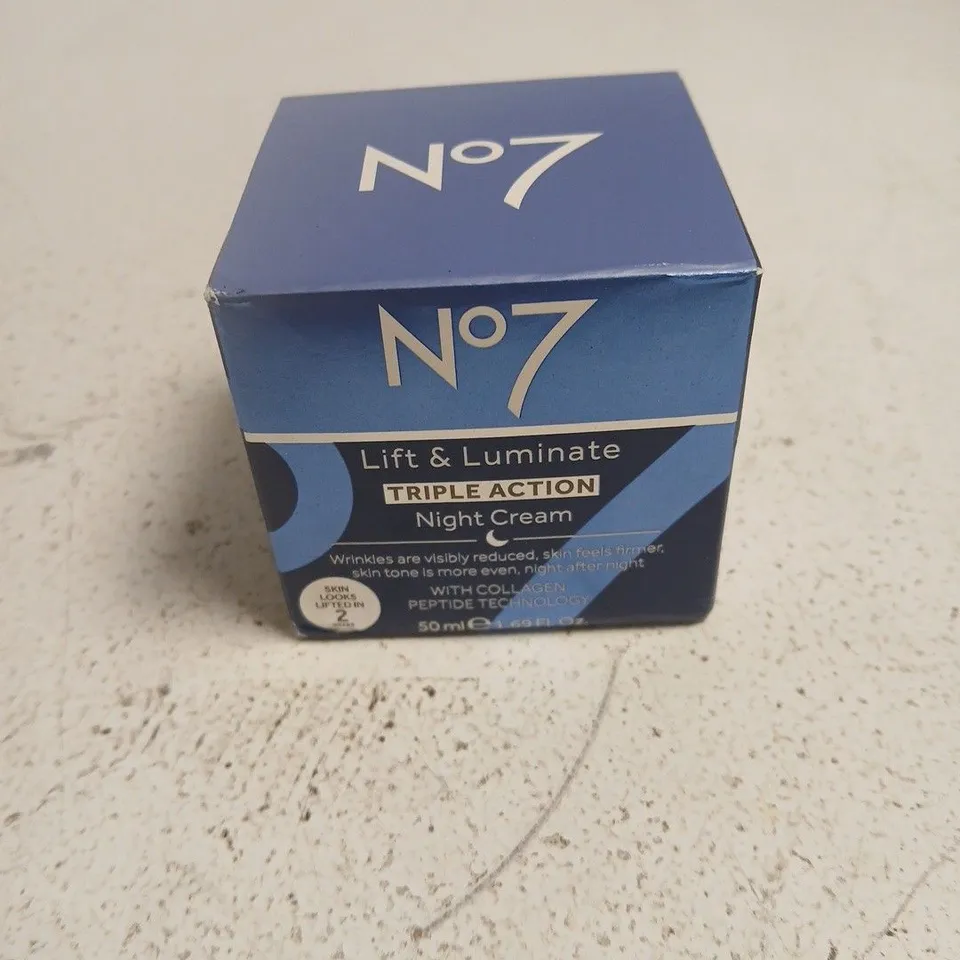 NO7 LIFT & LUMINATE TRIPLE ACTION NIGHT CREAM, 50 ML