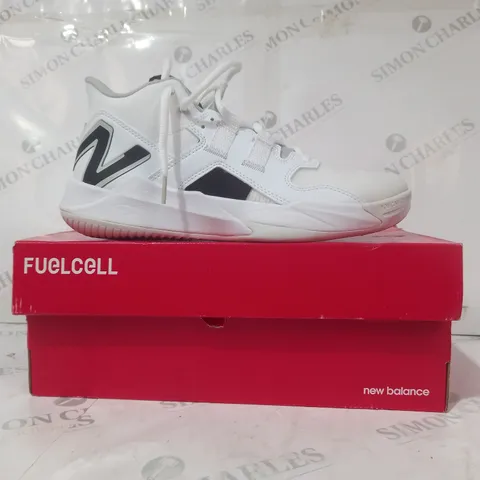 BOXED PAIR OF NEW BALANCE SHOES IN WHITE UK SIZE 9