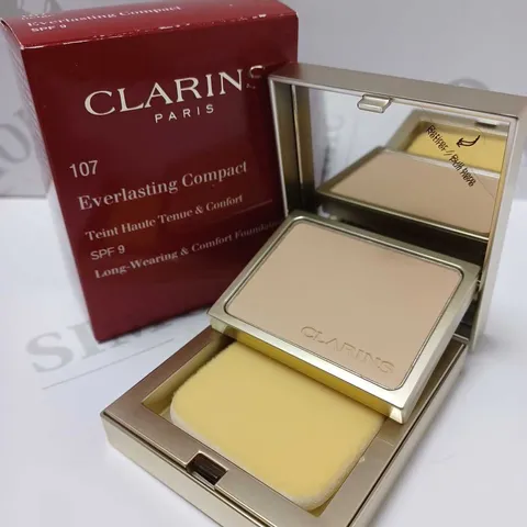 CLARINS EVERLASTING COMPACT FOUNDATION SPF 9 - #107 BEIGE