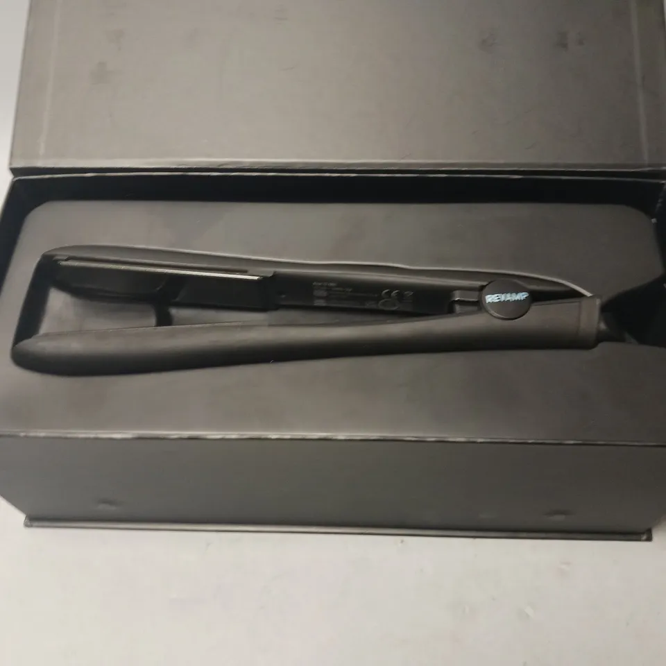 BOXED REVAMP PROGLOSS DIGITAL CERAMIC STRAIGHTENER 