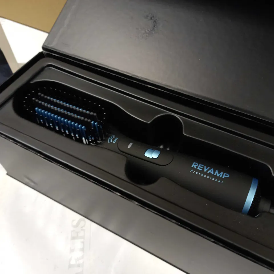 REVAMP WET & DRY IONIC MULTISTYLER BRUSH 