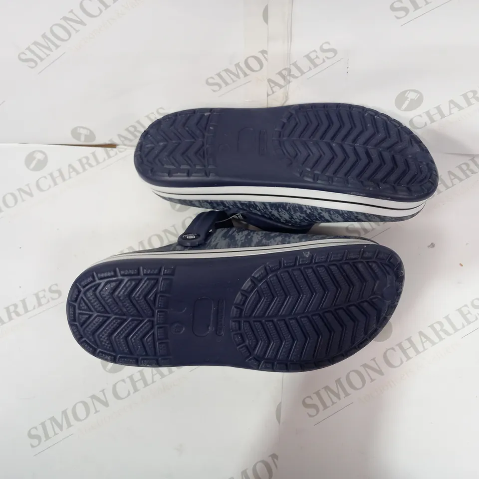 PAIR OF EVABU SANDALS SIZE 43
