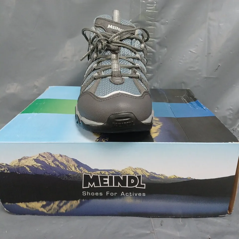 BOXED PAIR OF MEINDL RESPOND LADY GTX SHOES IN GRAPHITE/SKY SIZE UK 5