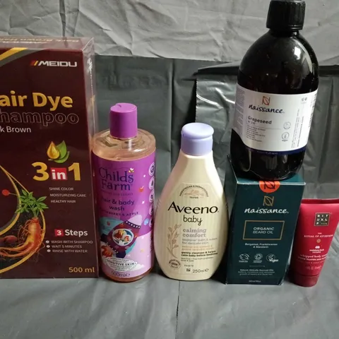 APPROXIMATELY 15 ASSORTED HEALTH & BEAUTY PRODUCTS TO INCLUDE SHAMPOOS, AVEENO BABY AND CHILDS FARM