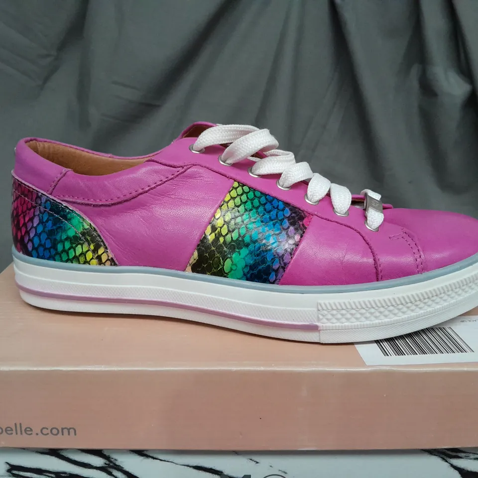 BOXED PAIR OF MODA IN PELLE ASTRIPE PINK LEATHER TRAINERS - SIZE 7