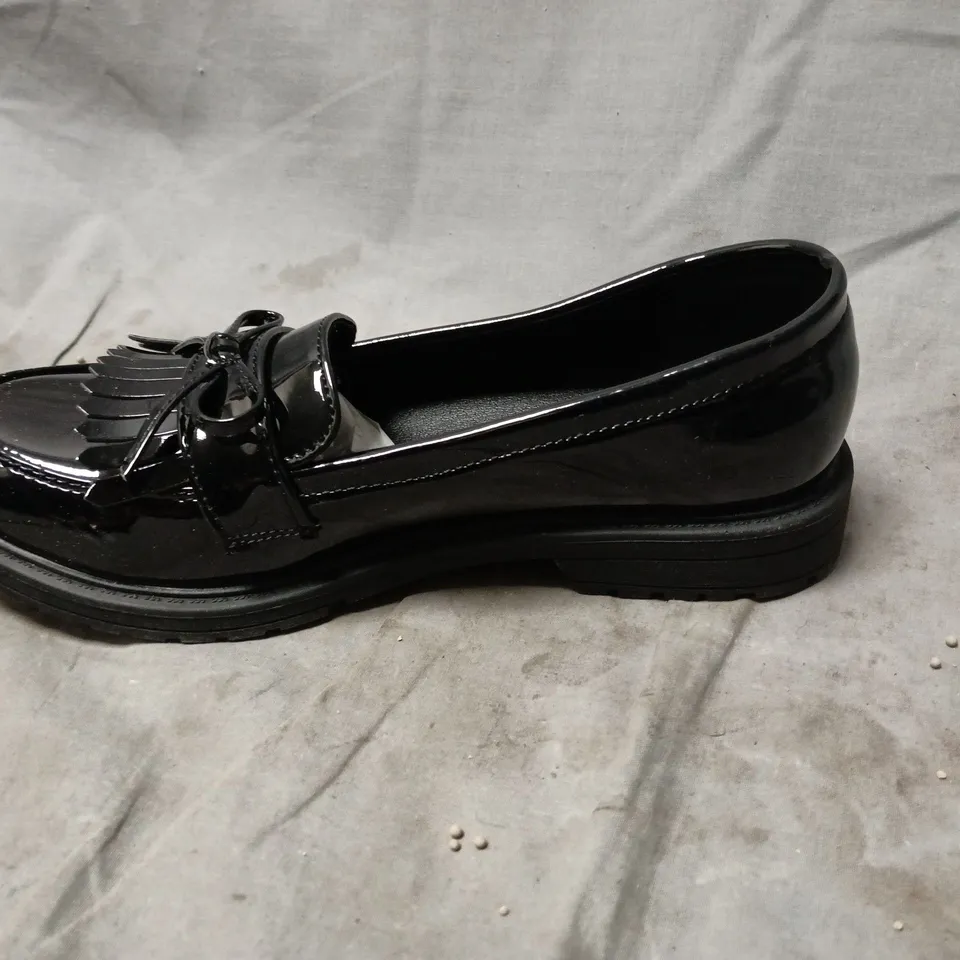 LILLEYS LADIES' PATENT LEATHER LOAFERS WITH FRINGE TASSELS – UK 3