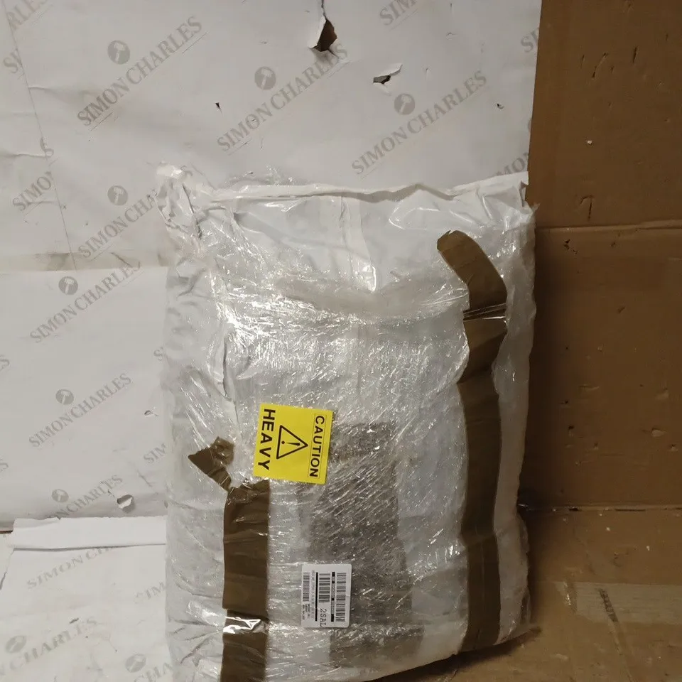 ORNAMENTAL SPRUCE BARK CHIPPINGS XL 70L BAG  RRP £17.99