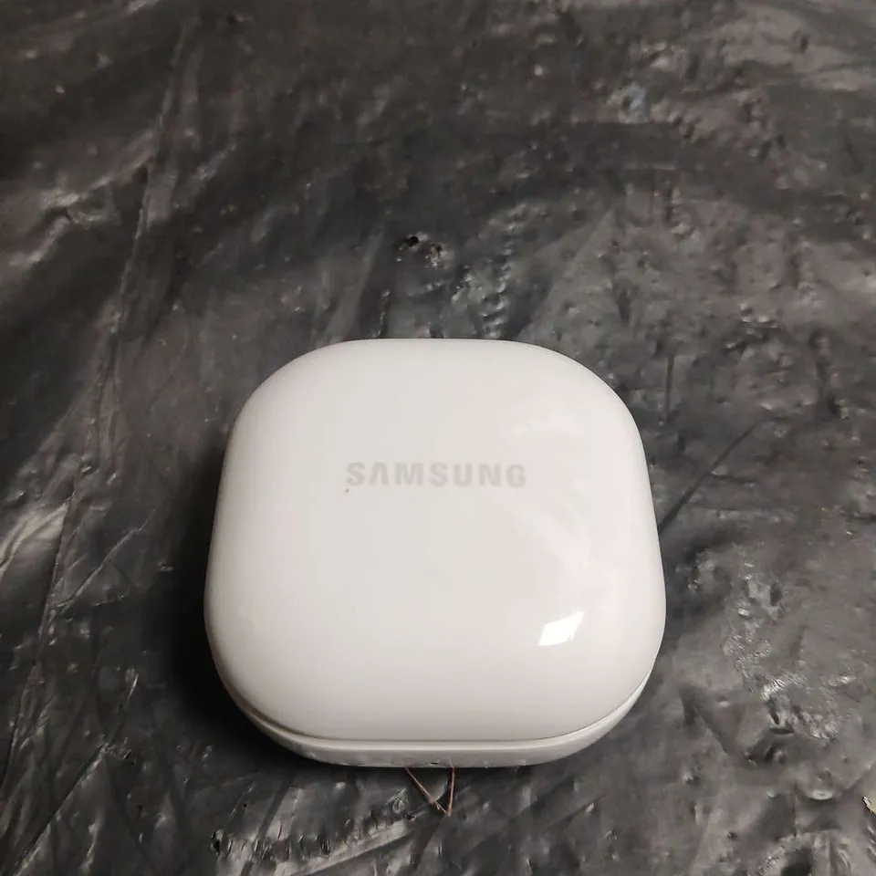 SAMSUNG WIRELESS EARBUDS WITH CHARGING CASE – MODEL UNSPECIFIED
