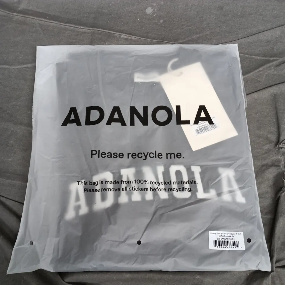 BAGGED ADANOLA VARSITY SHORT SLEEVE OVERSIZED T-SHIRT – COFFEE BEAN/WHITE, UK LARGE