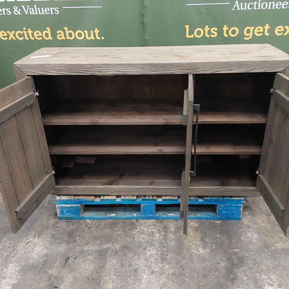 DESIGNER 3-DOOR SIDEBOARD 