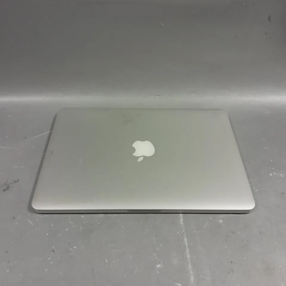 APPLE MACBOOK PRO - A1493