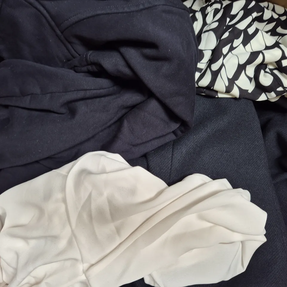 BOX OF APPROXIMATELY 20 ASSORTED CLOTHING AND FASHION ITEMS IN VARIOUS STYLES, SIZES, AND COLOURS - COLLECTION ONLY