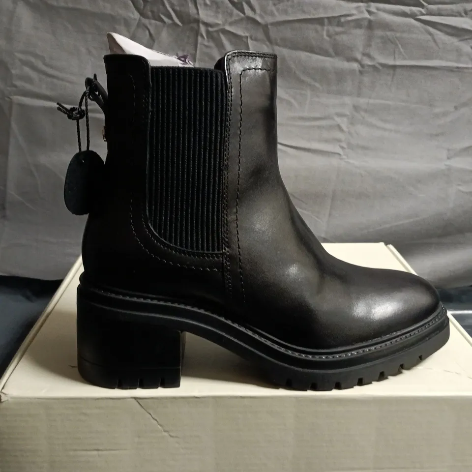 BOXED PAIR OF OFF THE HOOK KINGTON LONDON BLACK CHELSEA BOOT LM13375/01 – UK SIZE 4