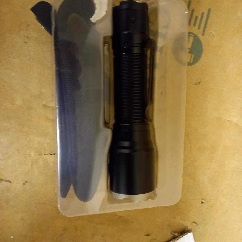 FENIX TK16 V2.0 DUAL TAIL SWITCH TACTICAL FLASHLIGHT