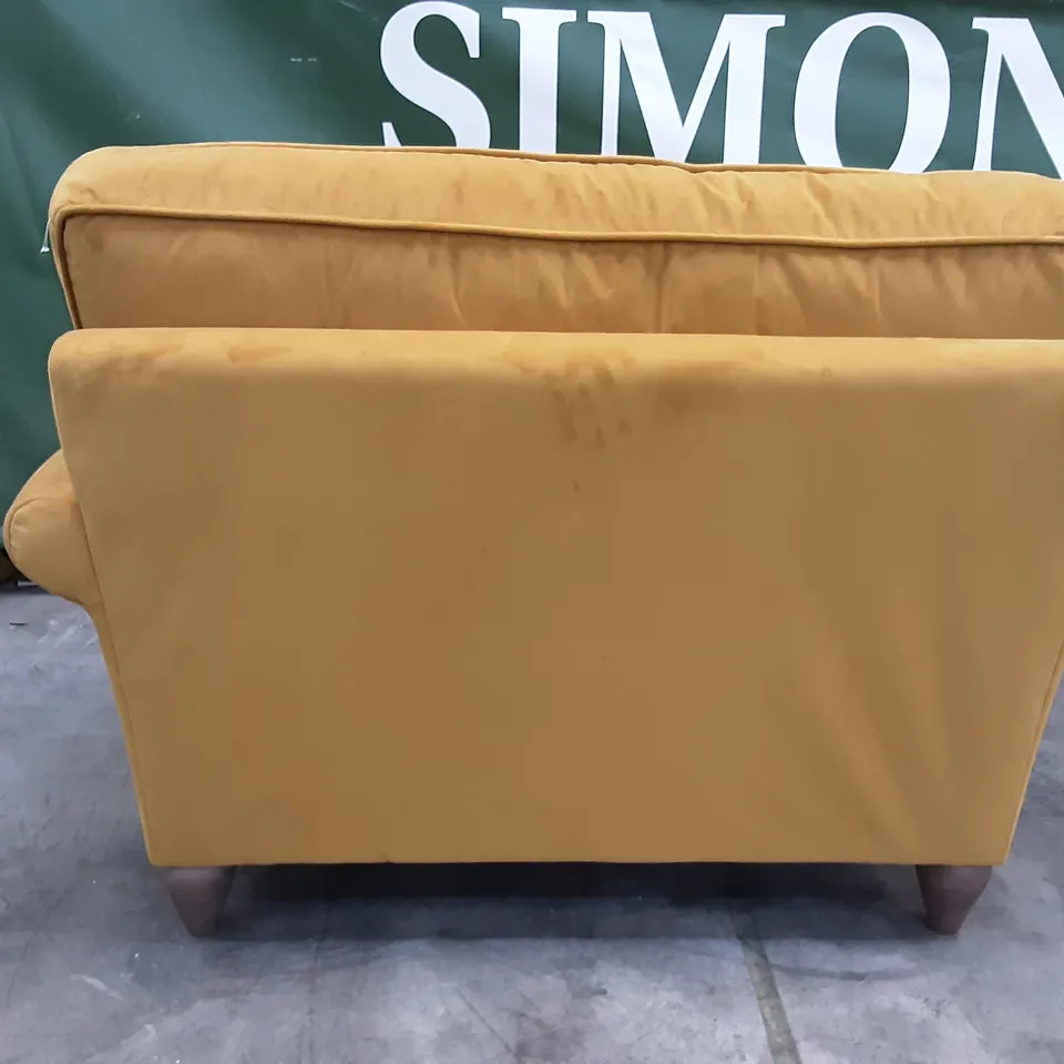 QUALITY BRITISH MANUFACTURED DESIGNER THE LOUNGE CO. BRONWYN SNUGGLER GOL204 GOLDEN SPICE /VSWENFT