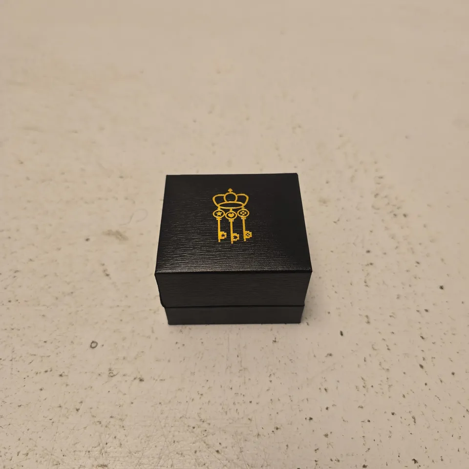 THREE KINGS JEWELLERY RING SIZE 10.5 IN BOX