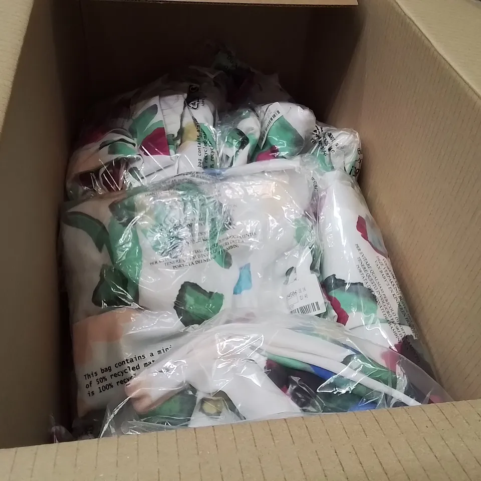 BOXED BRAND NEW APPROXIMATELY 21 JD WILLIAMS PRINTED WIDE LEG TROUSERS GREEN PRINT SIZE 20