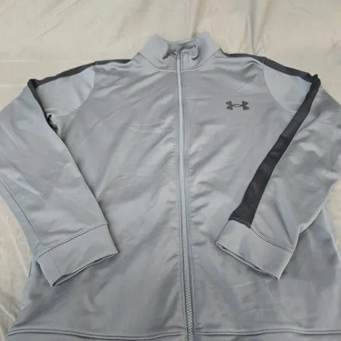 UNDER ARMOUR TRACK JACKET – GREY WITH BLACK SLEEVE STRIPE, ZIP FRONT (MD / M / M)