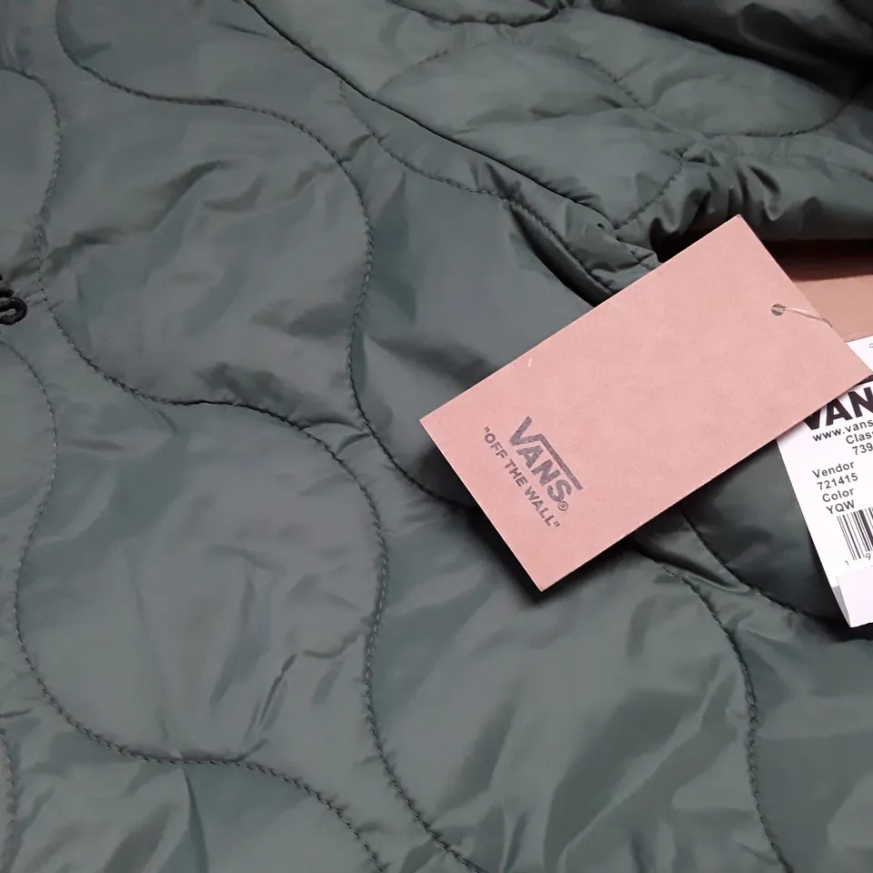VANS REVERSIBLE JACKET IN GREEN - XS
