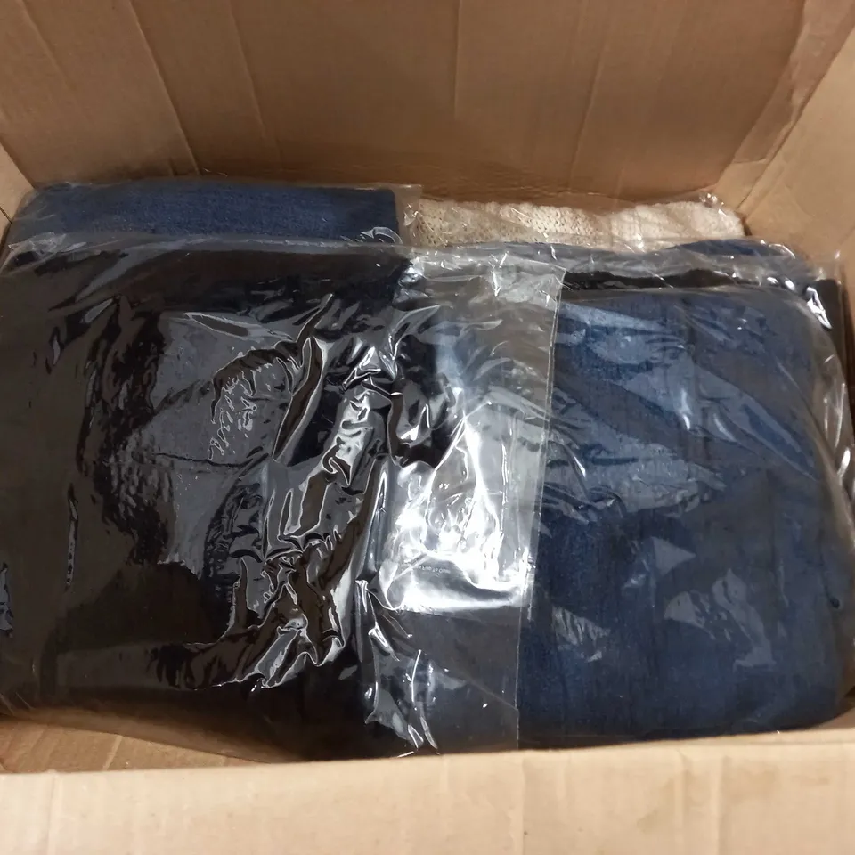 LOT OF 16 ASSORTED KNITWEAR CLOTHING ITEMS - VARIOUS SIZES