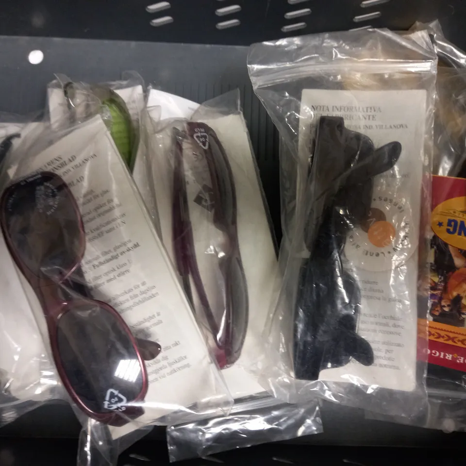 APPROXIMATELY 10 ASSORTED DE RIGO STING SUNGLASSES TO INCLUDE MODELS 6105, 6097, 4244, 4477 ETC. 