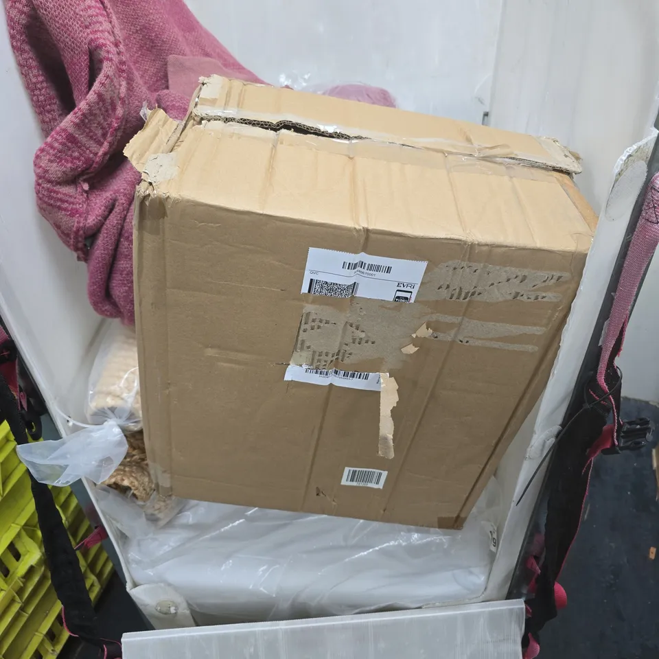 CAGE OF APPROXIMATELY 10 ASSORTED ITEMS TO INCLUDE RUGS, PILLOWS, ETC - COLLECTION ONLY