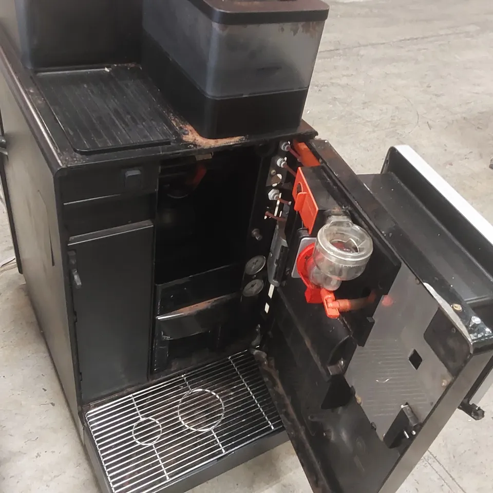 FRANKE A600 COMMERCIAL COFFEE MACHINE WITH MILK CHILLER (2 ITEMS)