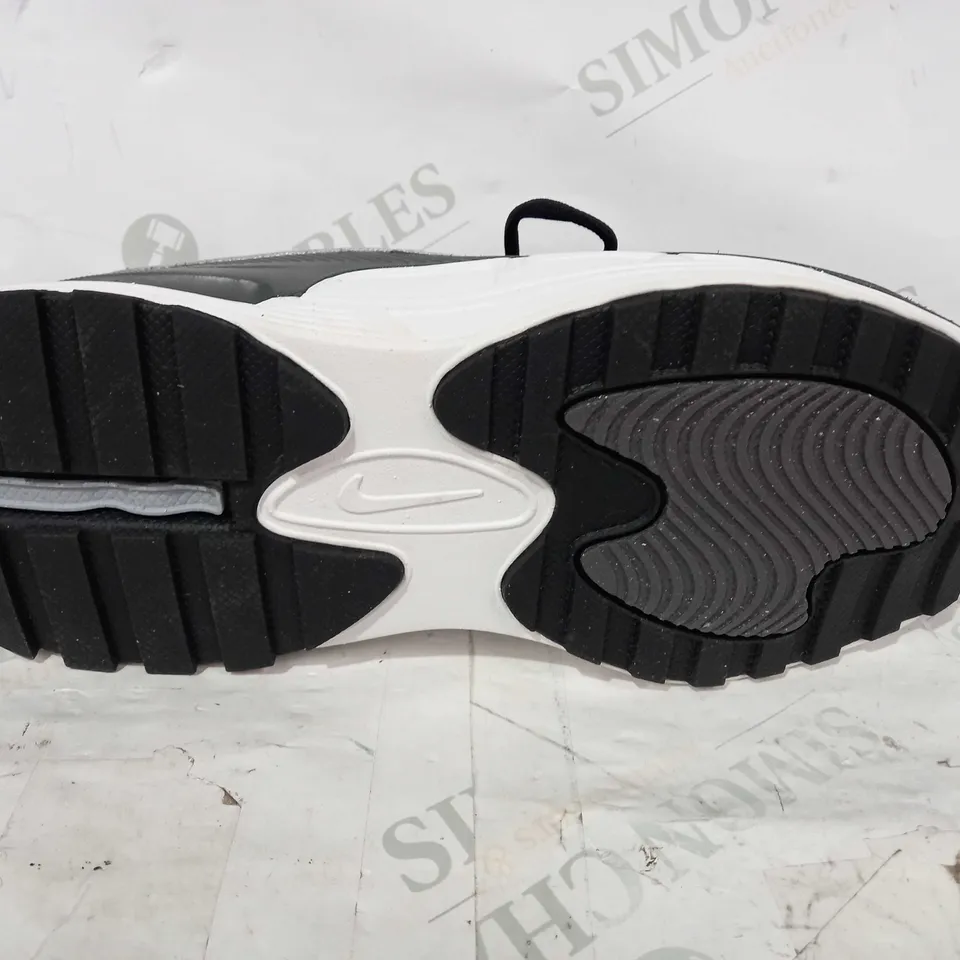 BOXED PAIR OF NIKE AIR MAX TRAINERS IN BLACK/GREY UK SIZE 8.5
