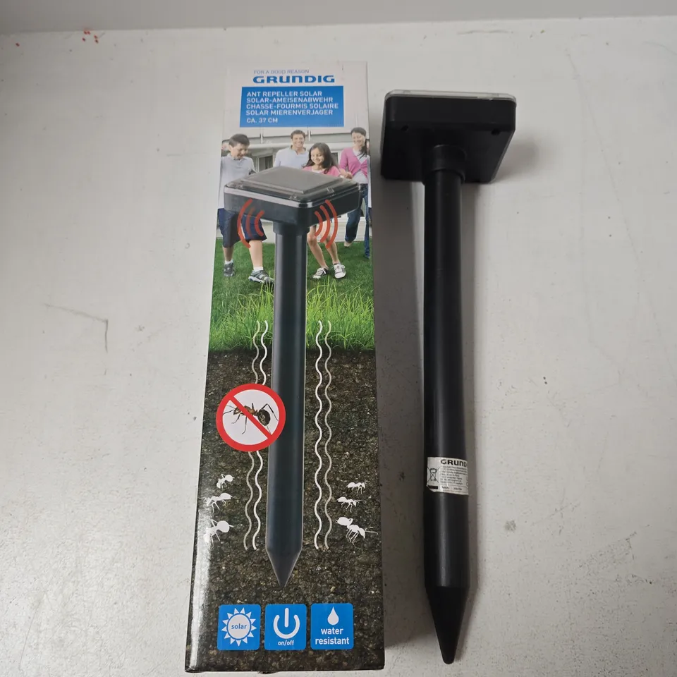BOXED GRUNDIG SOLAT ANT REPELLER