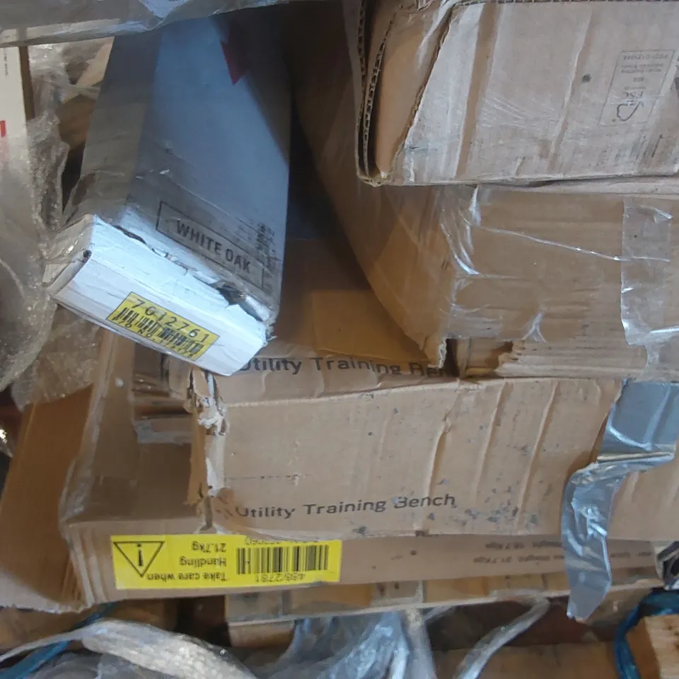 PALLET CONTAINING A LARGE QUANTITY OF ASSORTED FURNITURE PARTS INCLUDING: KIDS BED, CABIN BED, UTILITY TRAINING BENCH ECT