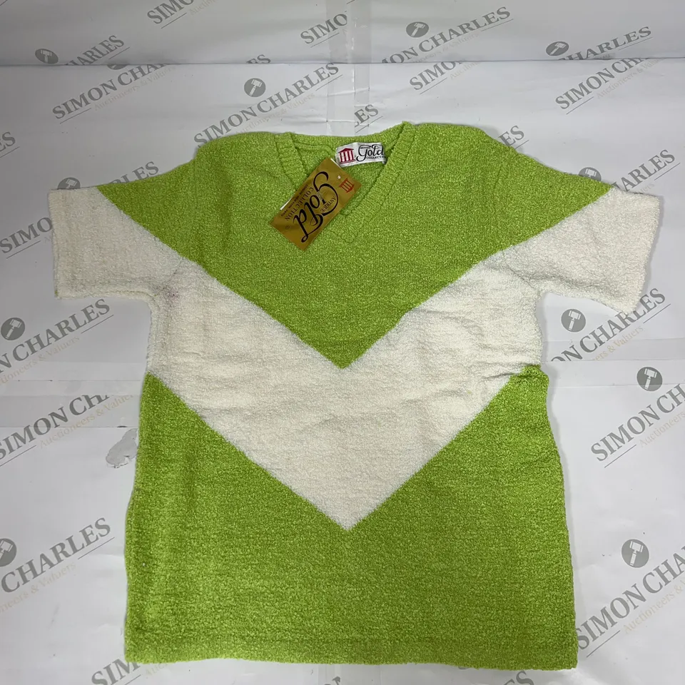 55 AS NEW BAGGED V-NECK LYCRA CHEVRON T-SHIRTS IN LIME IN VARIOUS SIZES 