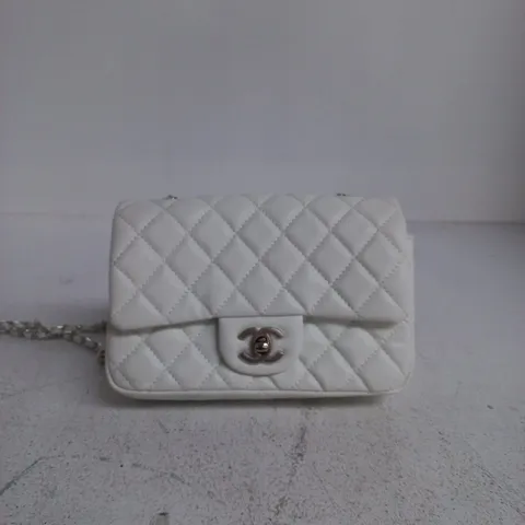 CHANEL WHITE QUILTED LEATHER FLAP BAG WITH CHAIN STRAP