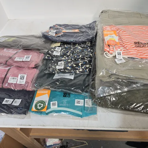 LOT OF APPROXIMATELY 20 ASSORTED BRAND NEW REGATTA AND DARE2BE CLOTHING ITEMS