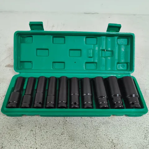 10-PIECE SOCKET SET IN GREEN PLASTIC CASE