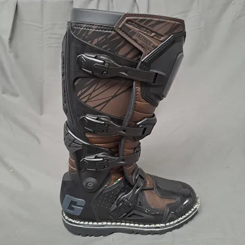 BOXED GAERNE FASTBACK ENDURANCE MOTORBIKE BOOTS SIZE 8