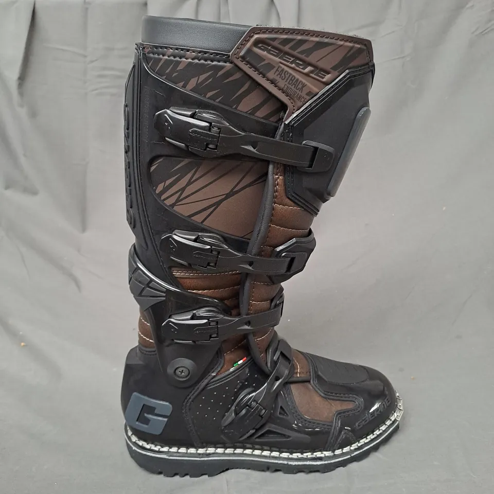 BOXED GAERNE FASTBACK ENDURANCE MOTORBIKE BOOTS SIZE 8