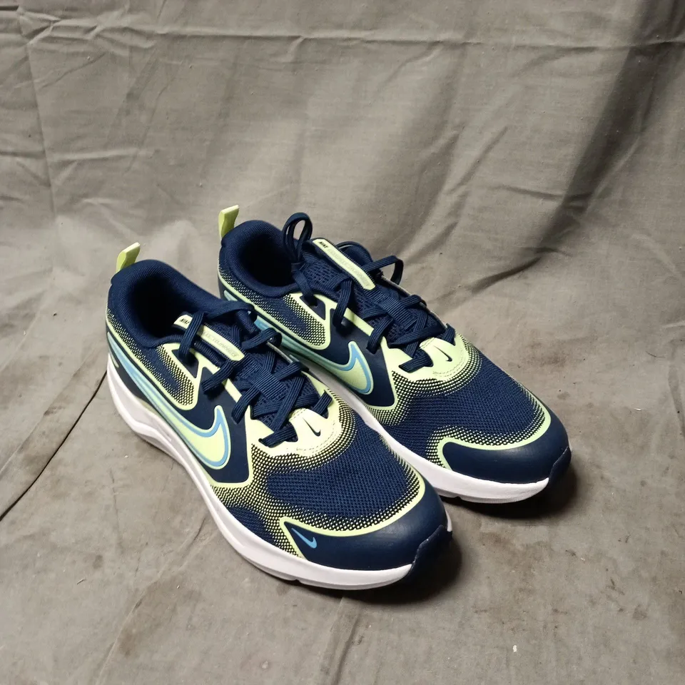 NIKE COSMIC RUNNER RUNNING SHOES – NAVY WITH LIME ACCENTS SIZE 5.5