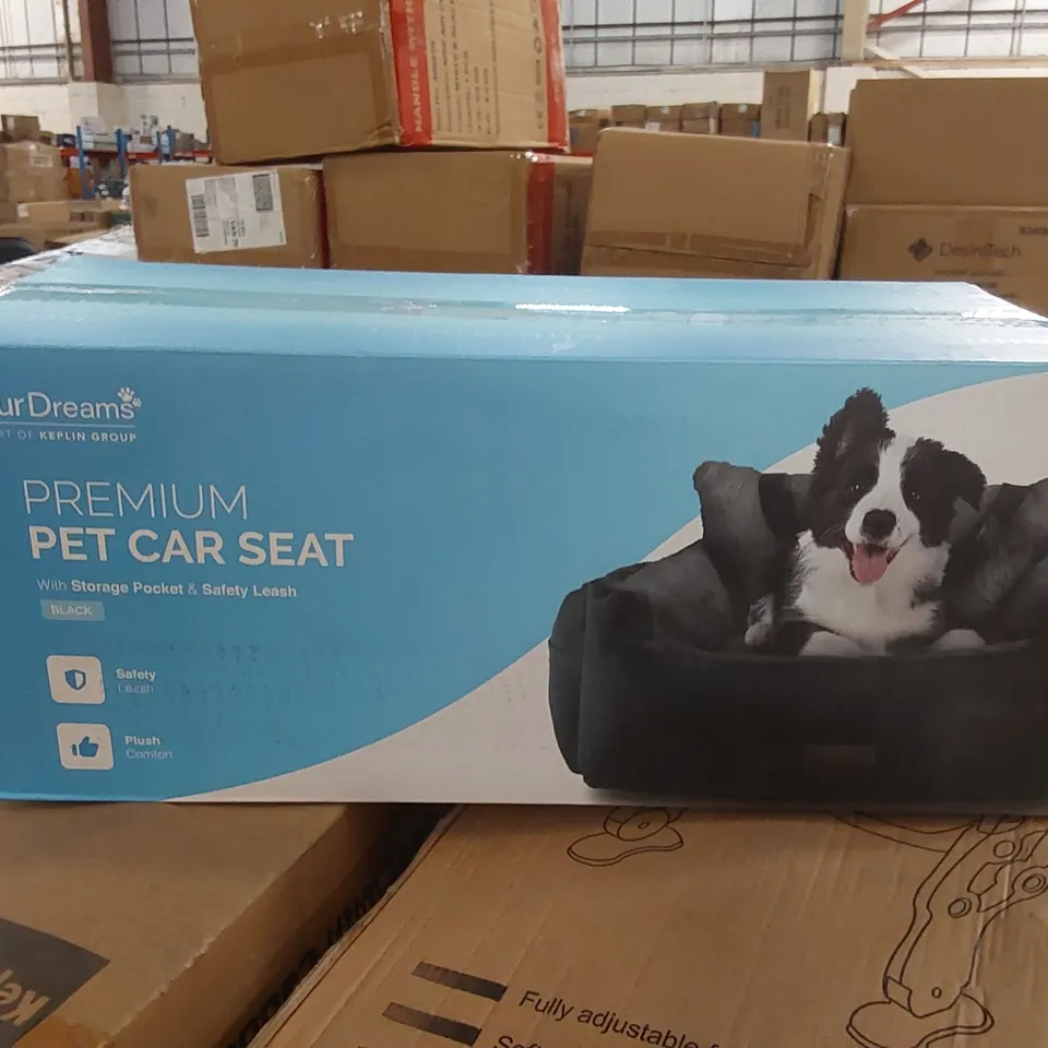 BOXED FURDREAMS PREMIUM PET CAR SEAT