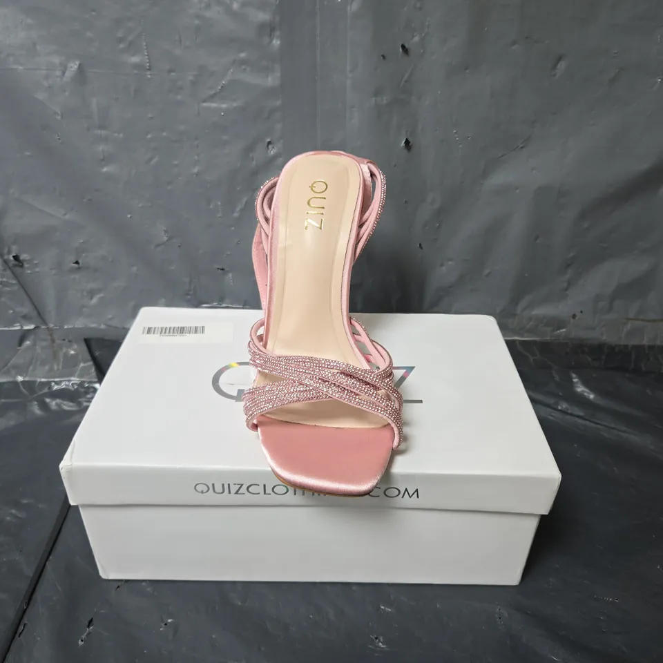 BOXED PAIR OF QUIZ OPEN TOE HEELED SHOES IN PINK - SIZE 3