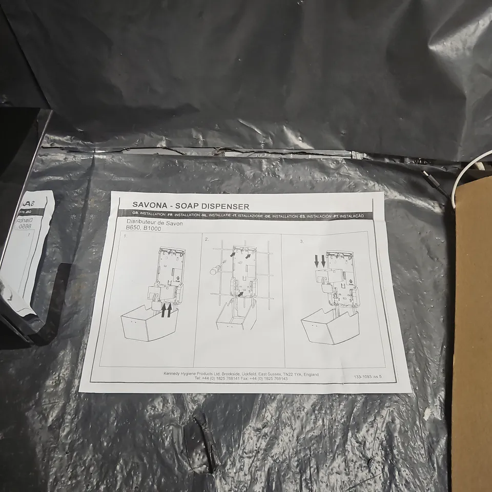 X4 SAVONA SOAP DISPENSER – STAINLESS STEEL WITH BLACK TOP (KENNEDY HYGIENE)