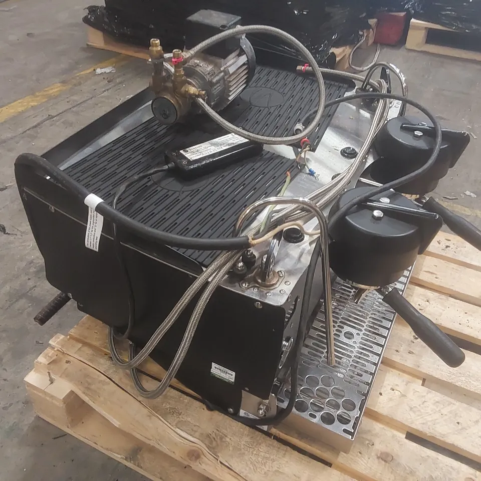 SYNESSO S200 COMMERCIAL 2 GROUP COFFEE MACHINE