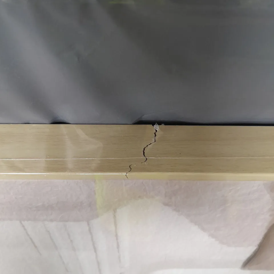 CAPPED PARCHMENT COLOURED GEL ABSTRACT SHAPES RRP £30