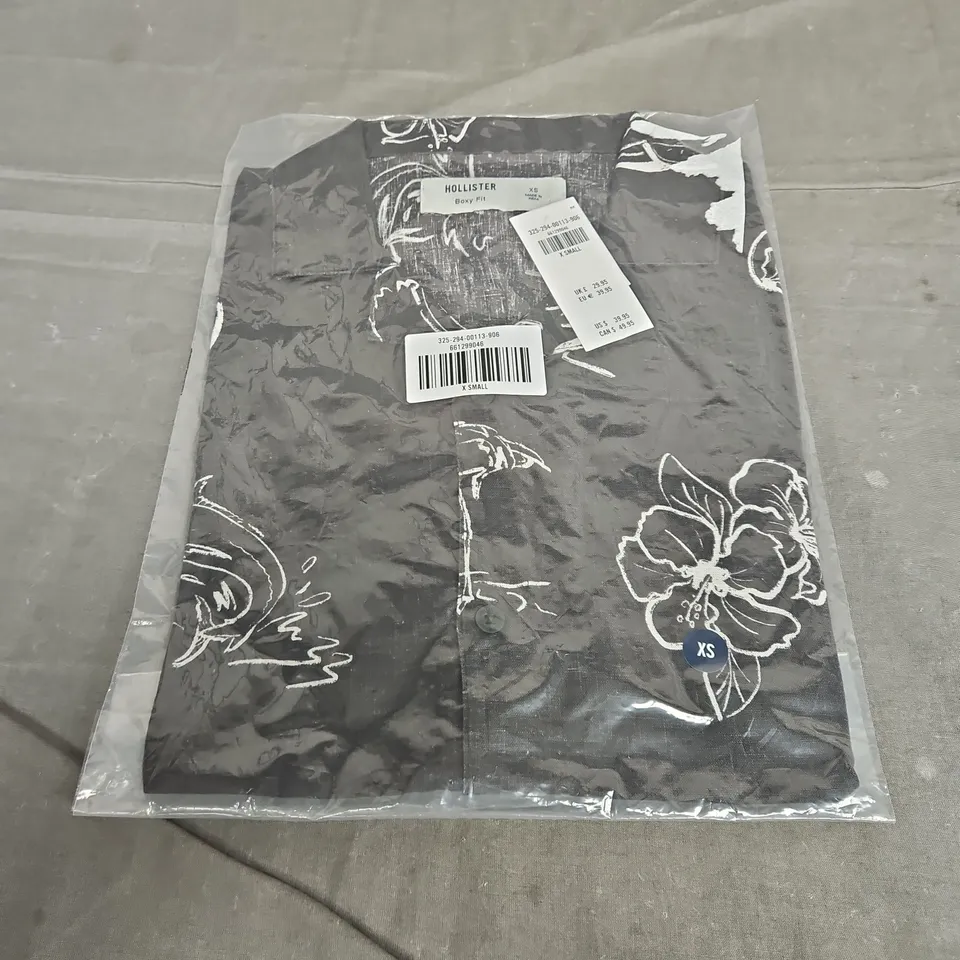 SEALED HOLLISTER BOXY FIT SHIRT - XS