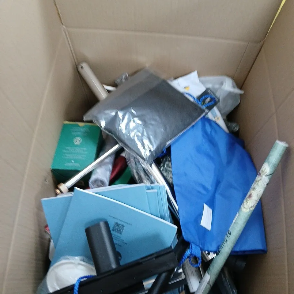JOB LOT ASSORTED BOX APPROXIMATLEY 15 ITEMS INCLUDES SKETCH BOOK, WOODEN CHOPPING BOARD, A4 BOOKS ECT