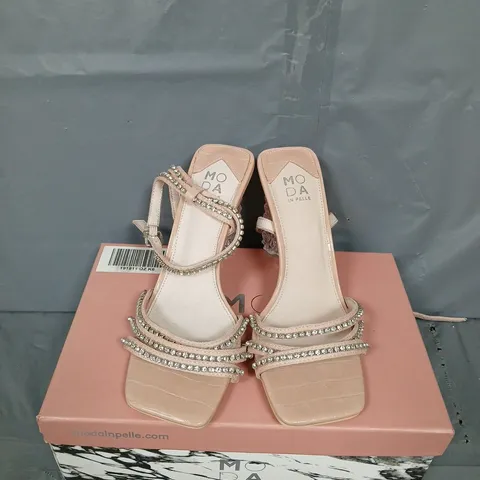BOXED PAIR OF MODA IN PELLE OREENA BLOCK HEEL SANDALS - UK SIZE 39