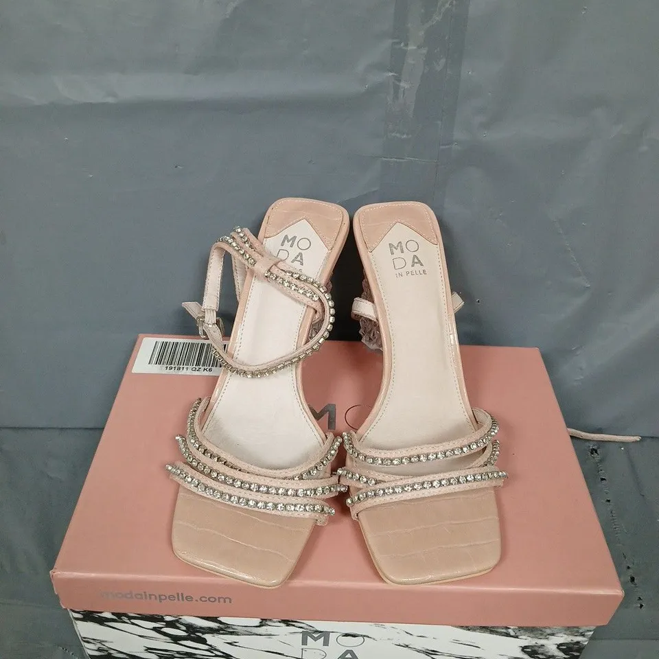 BOXED PAIR OF MODA IN PELLE OREENA BLOCK HEEL SANDALS - UK SIZE 39