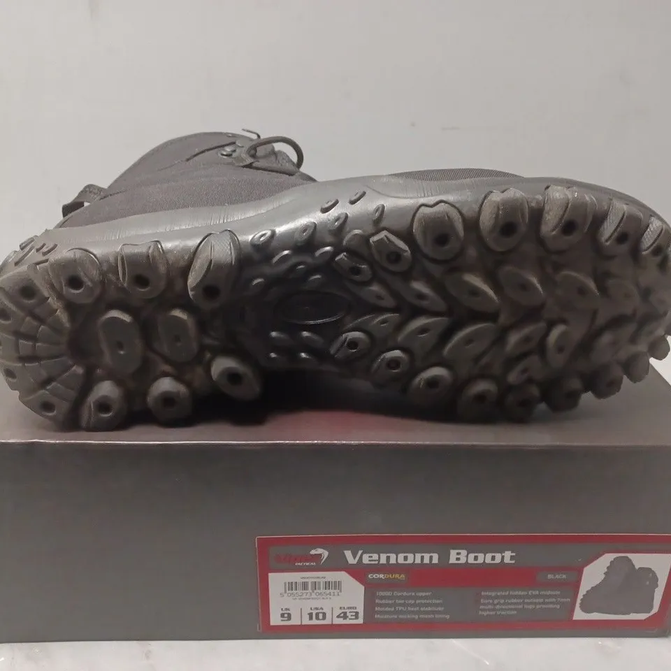 BOXED PAIR OF VIPER BOOTS IN BLACK - UK SIZE 9
