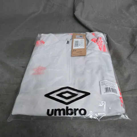 UMBRO ALLIANCE TRAINING 1/4 ZIP UP TOP, 11/12 YEARS OLD. BAGGED
