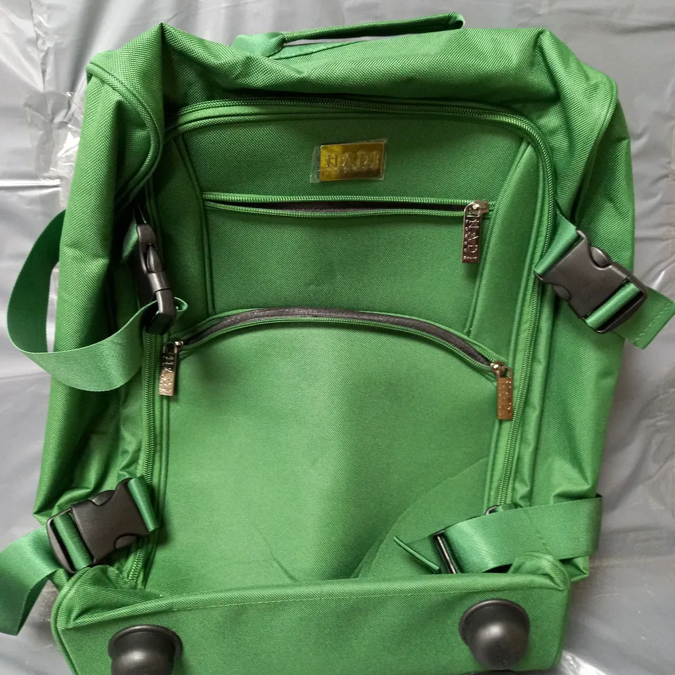 HADI LONDON WHEELED TRAVEL CASE IN GREEN
