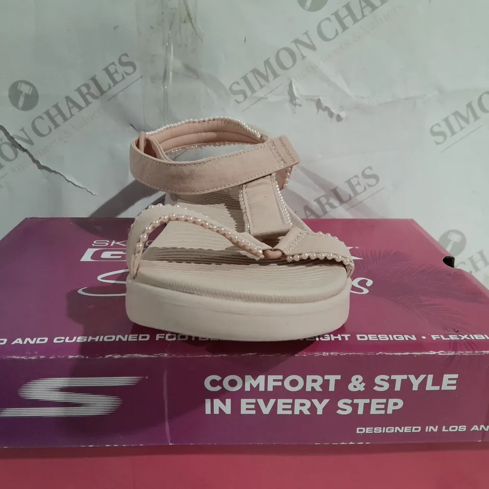 SKECHERS GO WALK SIZE 7
